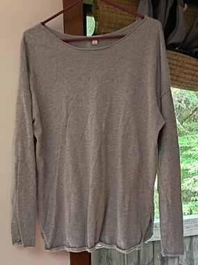 GAP Women’s Lightweight Long-Sleeve Crewneck Top - Gray